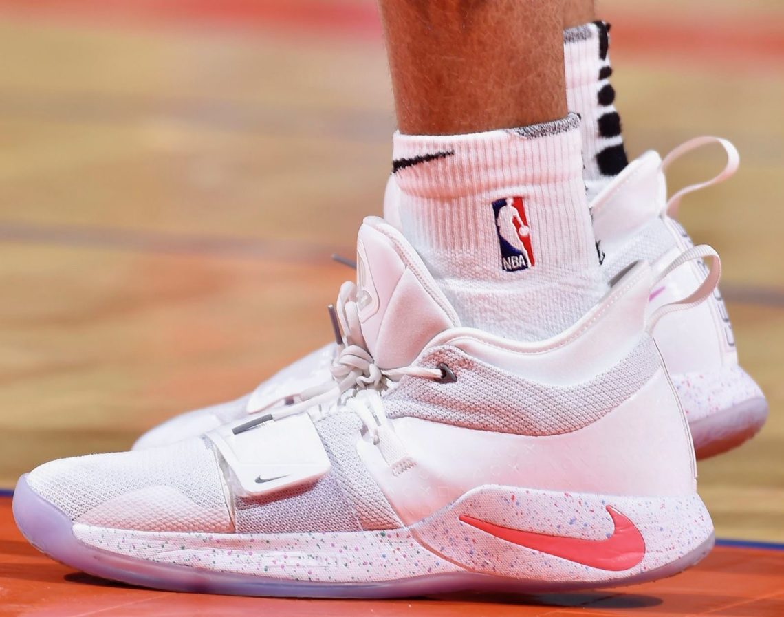 Cầu thủ như Zion Williamson có thực sự phù hợp với đôi Nike PG 2.5?